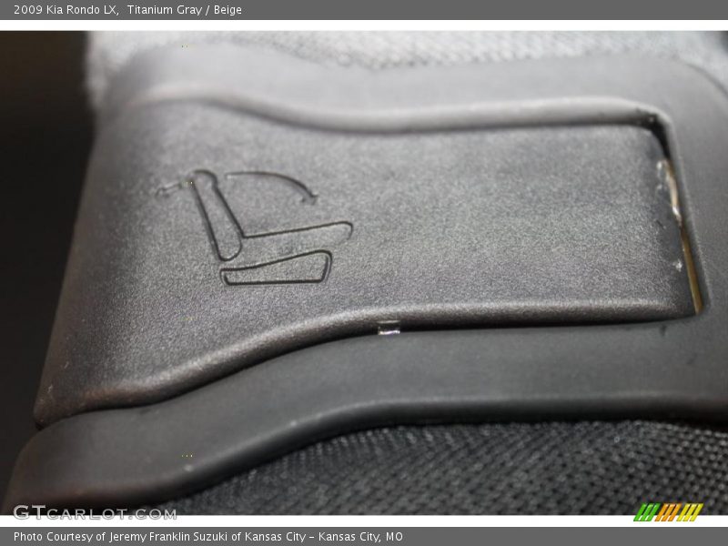 Titanium Gray / Beige 2009 Kia Rondo LX