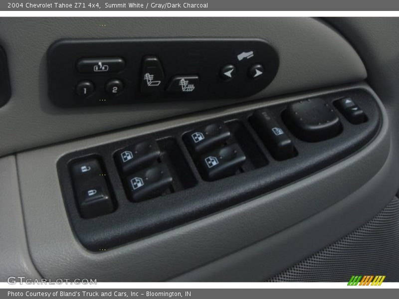 Summit White / Gray/Dark Charcoal 2004 Chevrolet Tahoe Z71 4x4