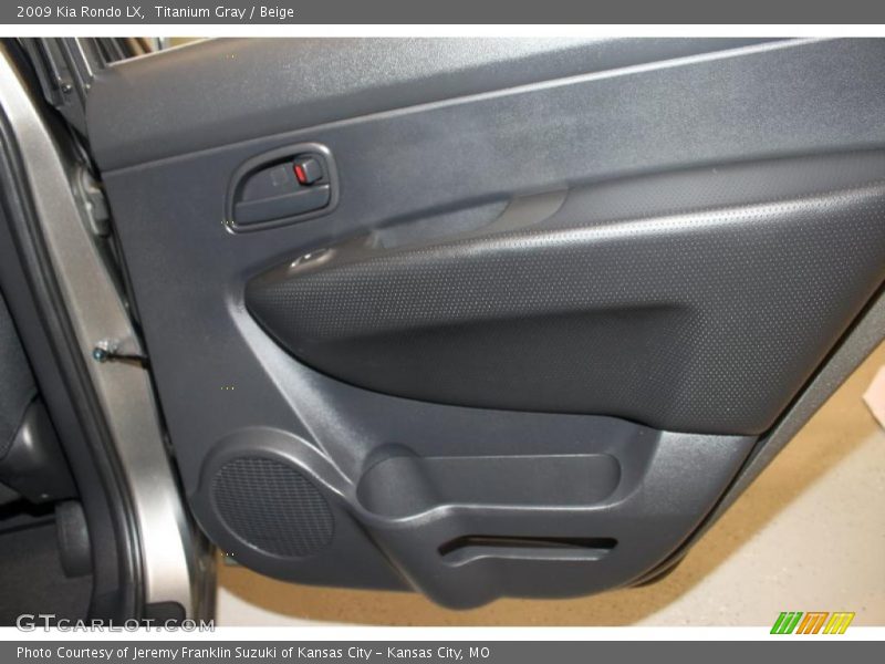 Titanium Gray / Beige 2009 Kia Rondo LX