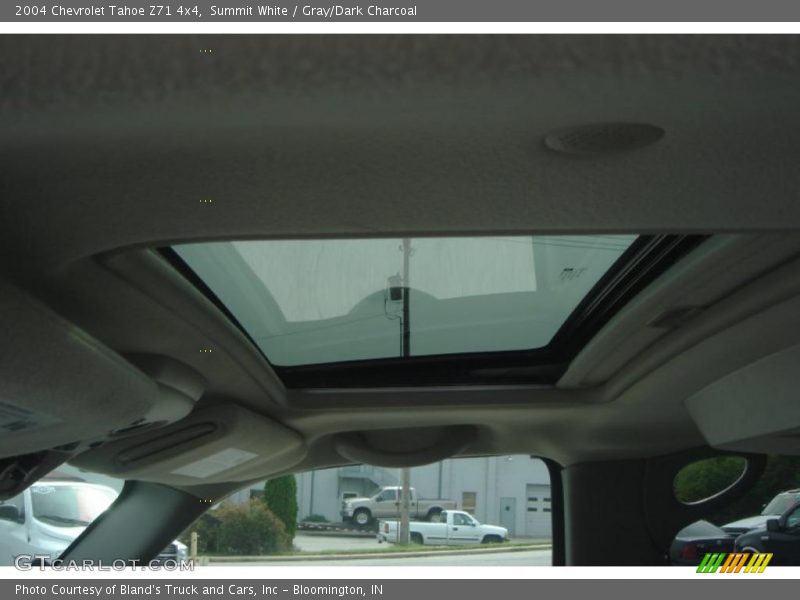 Summit White / Gray/Dark Charcoal 2004 Chevrolet Tahoe Z71 4x4