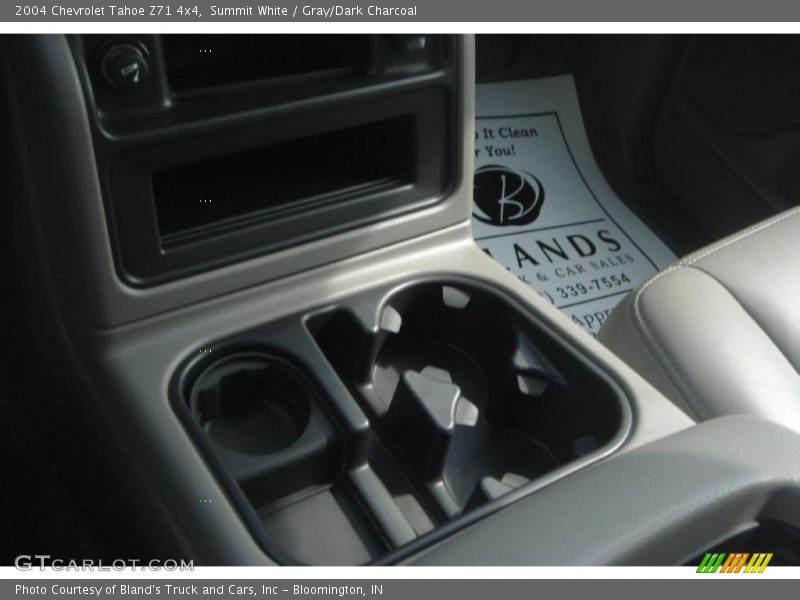 Summit White / Gray/Dark Charcoal 2004 Chevrolet Tahoe Z71 4x4