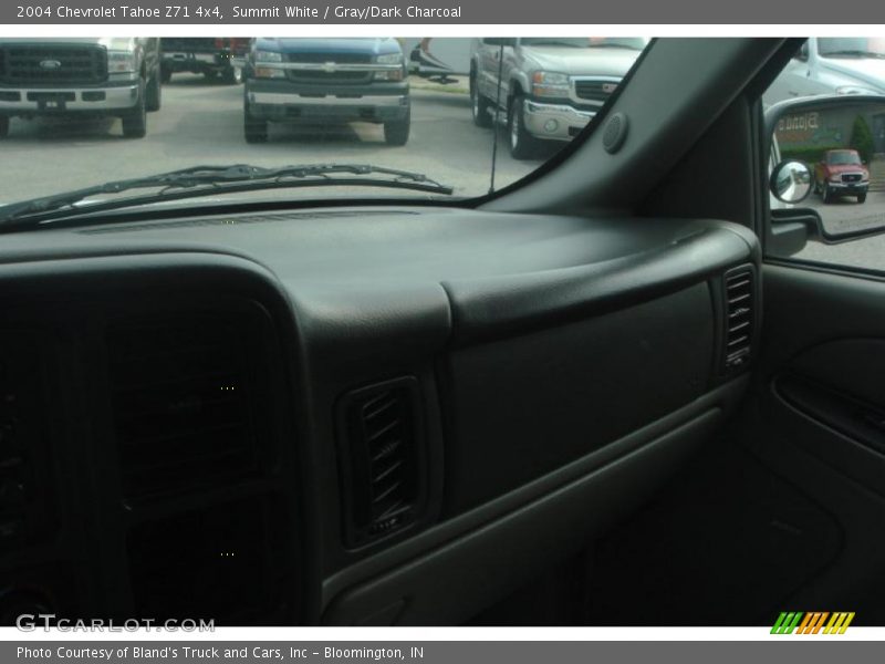 Summit White / Gray/Dark Charcoal 2004 Chevrolet Tahoe Z71 4x4