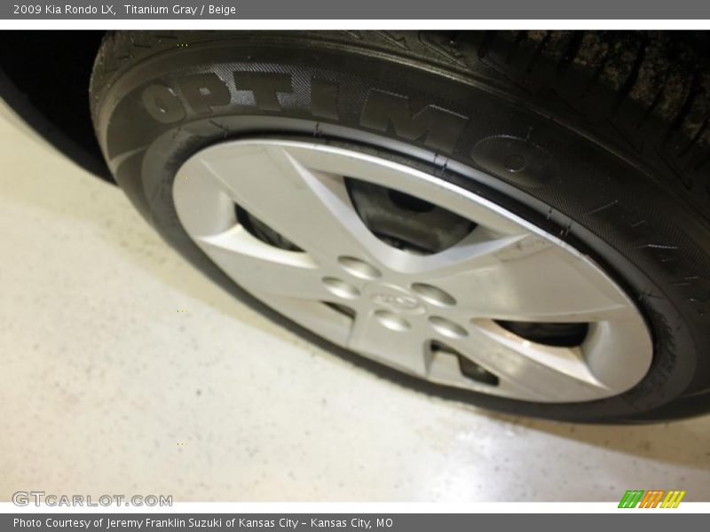 Titanium Gray / Beige 2009 Kia Rondo LX