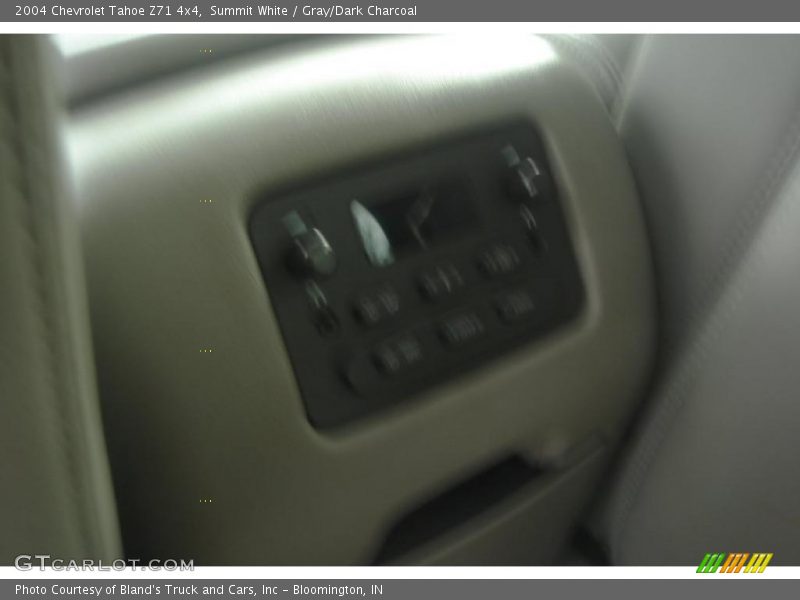 Summit White / Gray/Dark Charcoal 2004 Chevrolet Tahoe Z71 4x4