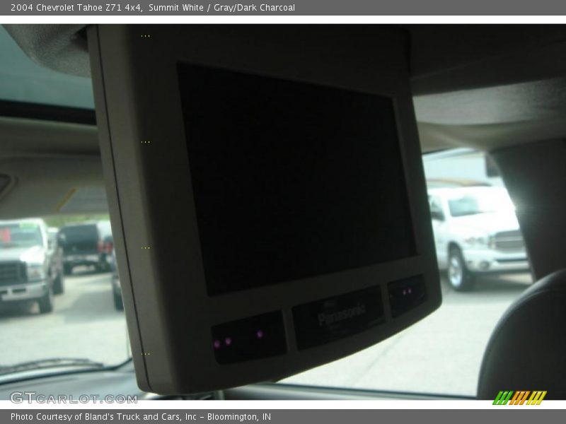 Summit White / Gray/Dark Charcoal 2004 Chevrolet Tahoe Z71 4x4