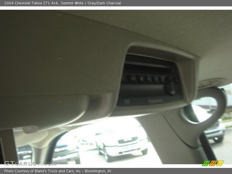 Summit White / Gray/Dark Charcoal 2004 Chevrolet Tahoe Z71 4x4