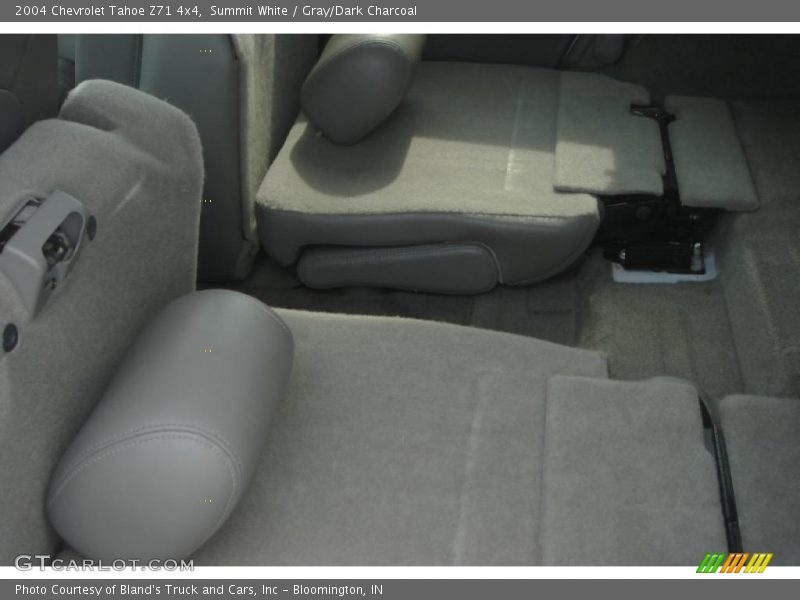 Summit White / Gray/Dark Charcoal 2004 Chevrolet Tahoe Z71 4x4