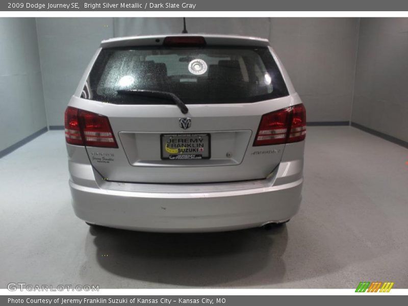 Bright Silver Metallic / Dark Slate Gray 2009 Dodge Journey SE