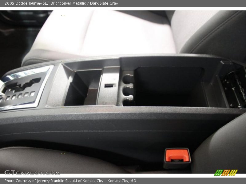 Bright Silver Metallic / Dark Slate Gray 2009 Dodge Journey SE