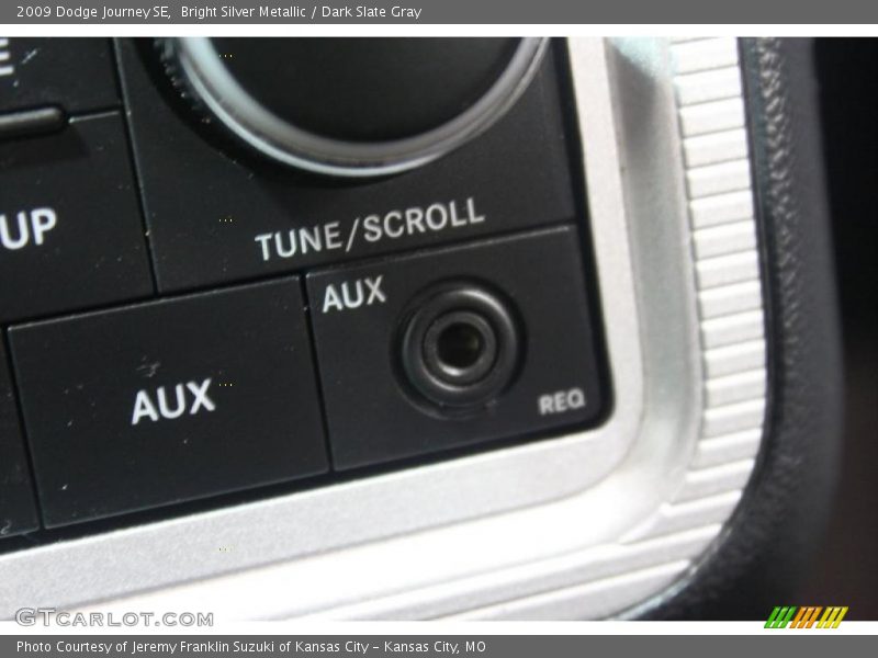 Bright Silver Metallic / Dark Slate Gray 2009 Dodge Journey SE