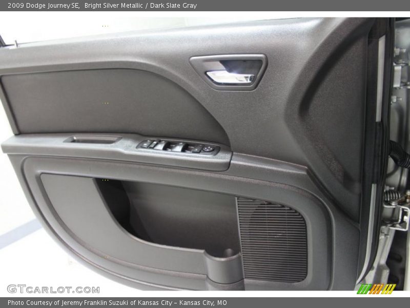 Bright Silver Metallic / Dark Slate Gray 2009 Dodge Journey SE