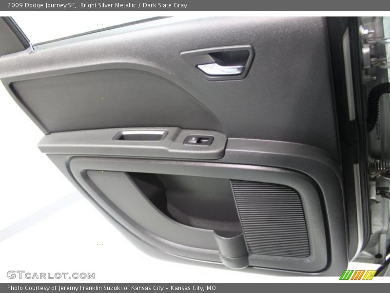 Bright Silver Metallic / Dark Slate Gray 2009 Dodge Journey SE