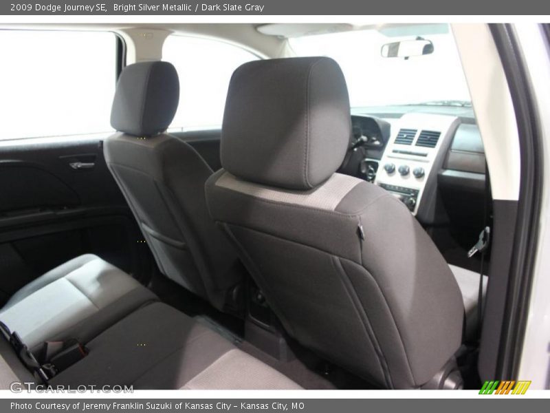 Bright Silver Metallic / Dark Slate Gray 2009 Dodge Journey SE