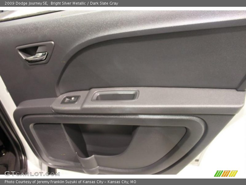 Bright Silver Metallic / Dark Slate Gray 2009 Dodge Journey SE