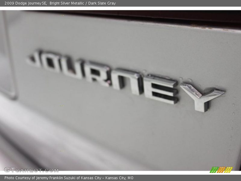 Bright Silver Metallic / Dark Slate Gray 2009 Dodge Journey SE