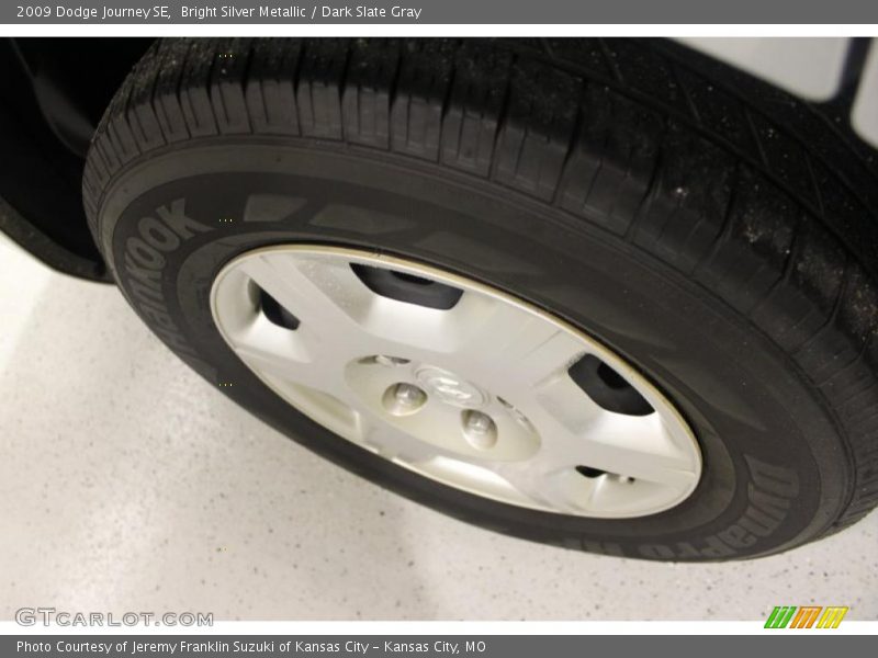 Bright Silver Metallic / Dark Slate Gray 2009 Dodge Journey SE