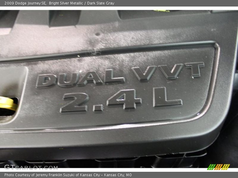 Bright Silver Metallic / Dark Slate Gray 2009 Dodge Journey SE