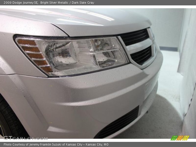 Bright Silver Metallic / Dark Slate Gray 2009 Dodge Journey SE
