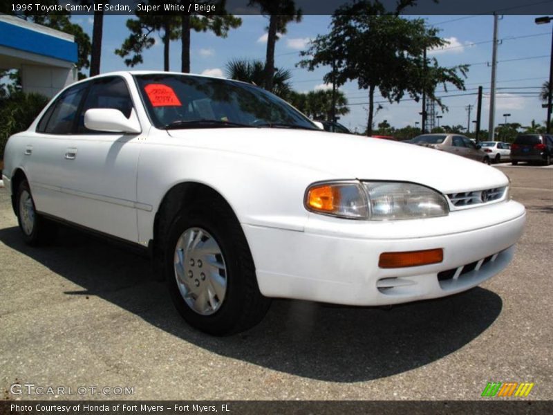 Super White / Beige 1996 Toyota Camry LE Sedan