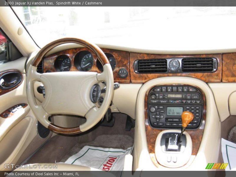Spindrift White / Cashmere 2000 Jaguar XJ Vanden Plas