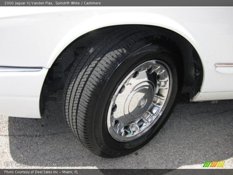 Spindrift White / Cashmere 2000 Jaguar XJ Vanden Plas