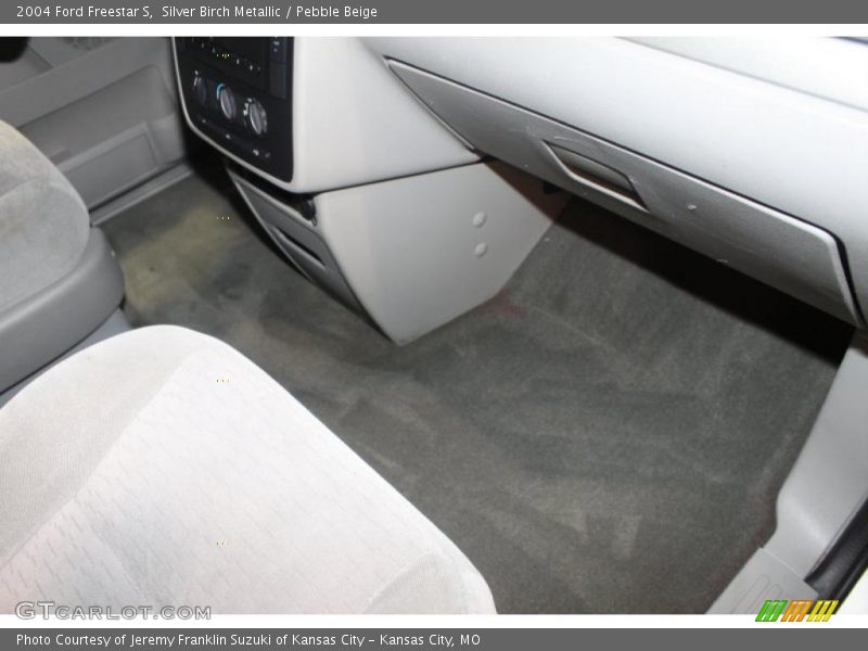 Silver Birch Metallic / Pebble Beige 2004 Ford Freestar S