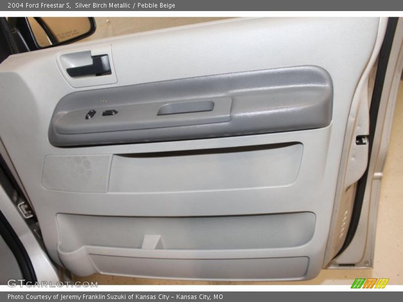 Silver Birch Metallic / Pebble Beige 2004 Ford Freestar S