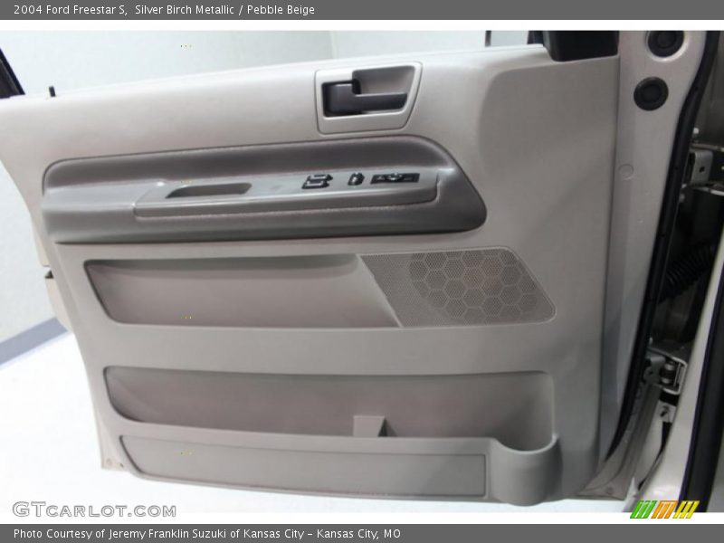 Silver Birch Metallic / Pebble Beige 2004 Ford Freestar S