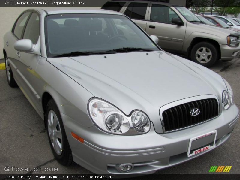 Bright Silver / Black 2005 Hyundai Sonata GL