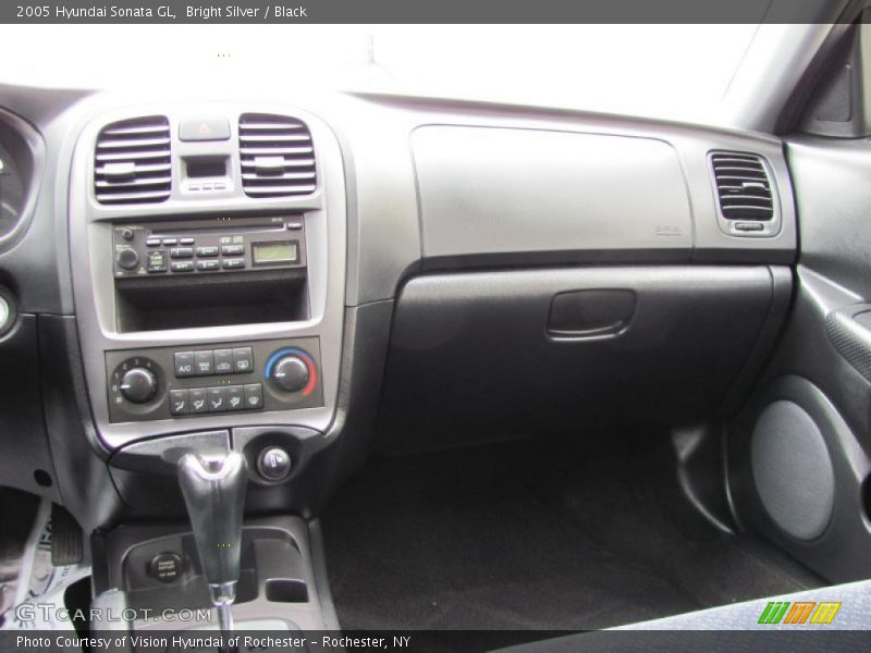 Bright Silver / Black 2005 Hyundai Sonata GL