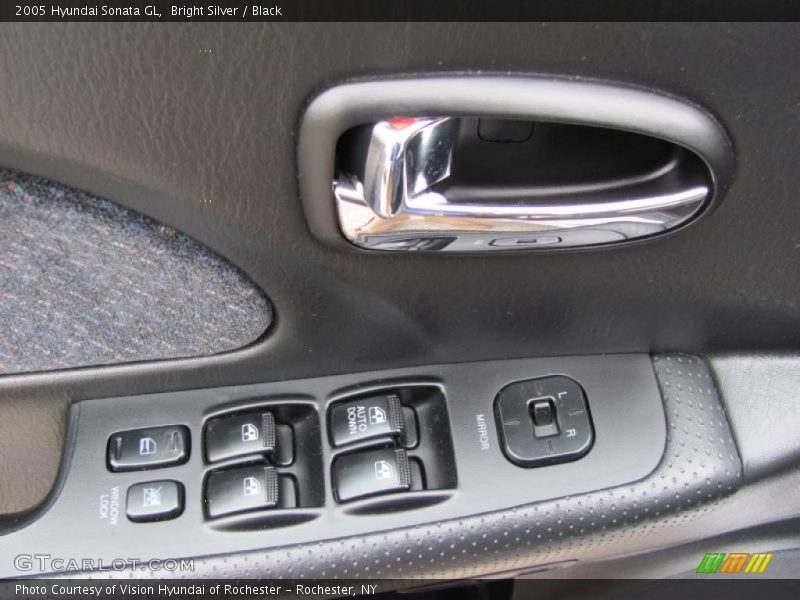 Bright Silver / Black 2005 Hyundai Sonata GL