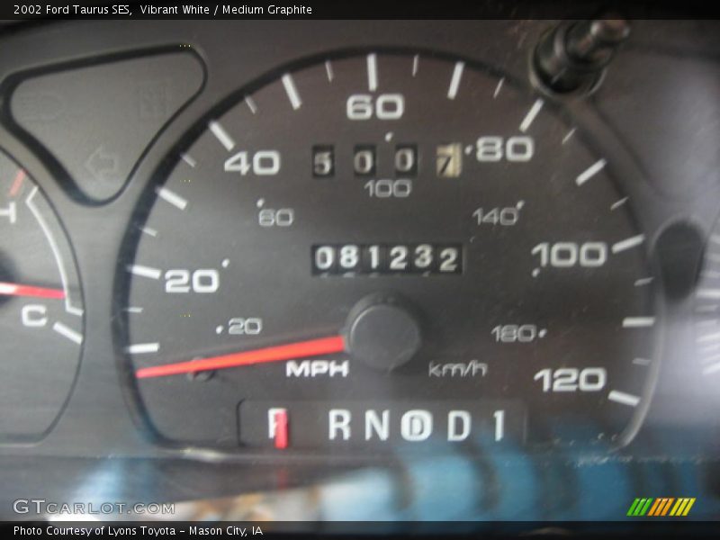 Vibrant White / Medium Graphite 2002 Ford Taurus SES