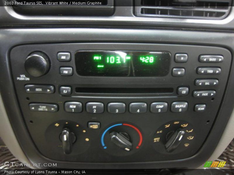 Vibrant White / Medium Graphite 2002 Ford Taurus SES