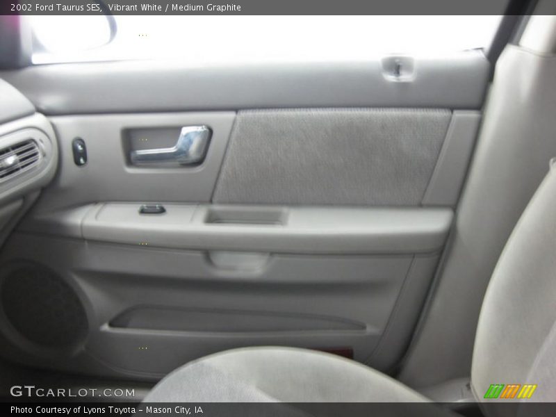 Vibrant White / Medium Graphite 2002 Ford Taurus SES