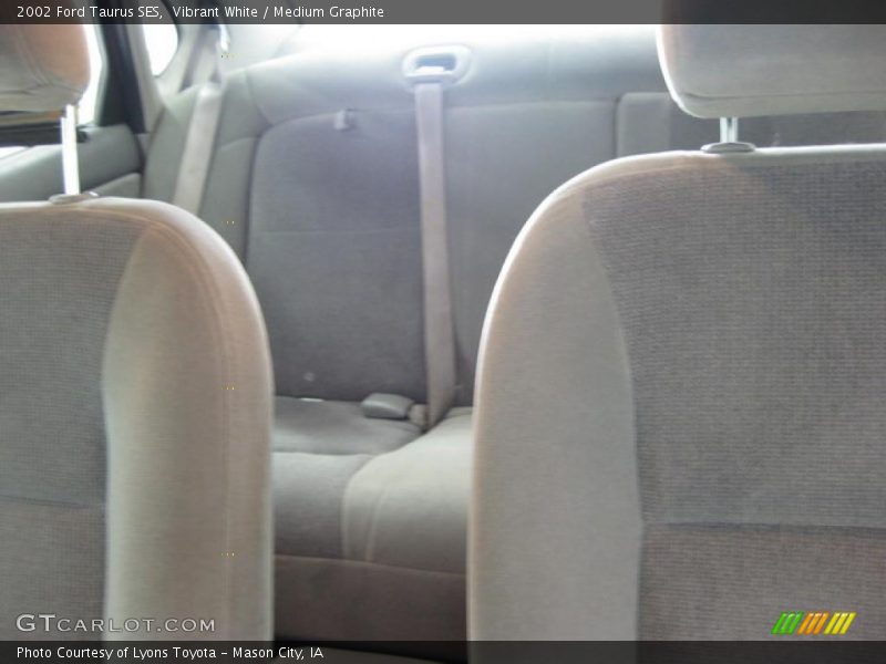 Vibrant White / Medium Graphite 2002 Ford Taurus SES