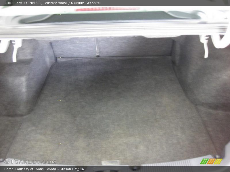 Vibrant White / Medium Graphite 2002 Ford Taurus SES