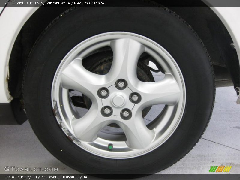 Vibrant White / Medium Graphite 2002 Ford Taurus SES