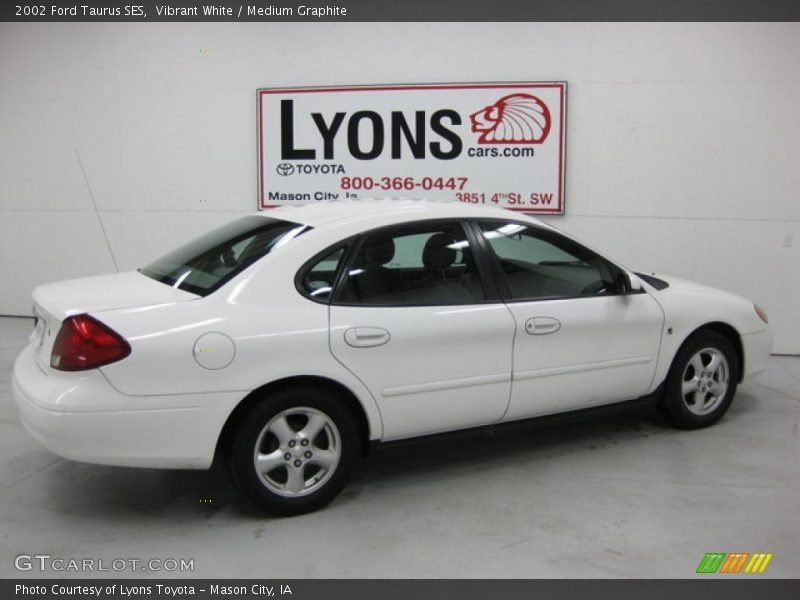 Vibrant White / Medium Graphite 2002 Ford Taurus SES