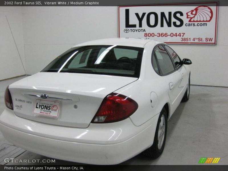 Vibrant White / Medium Graphite 2002 Ford Taurus SES