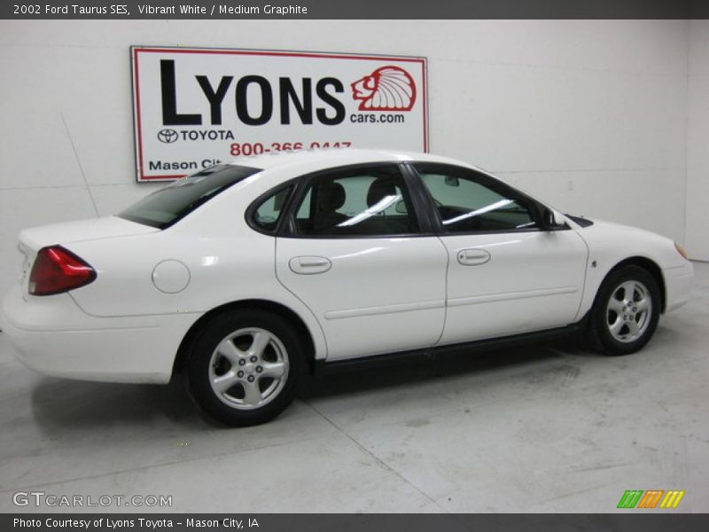 Vibrant White / Medium Graphite 2002 Ford Taurus SES