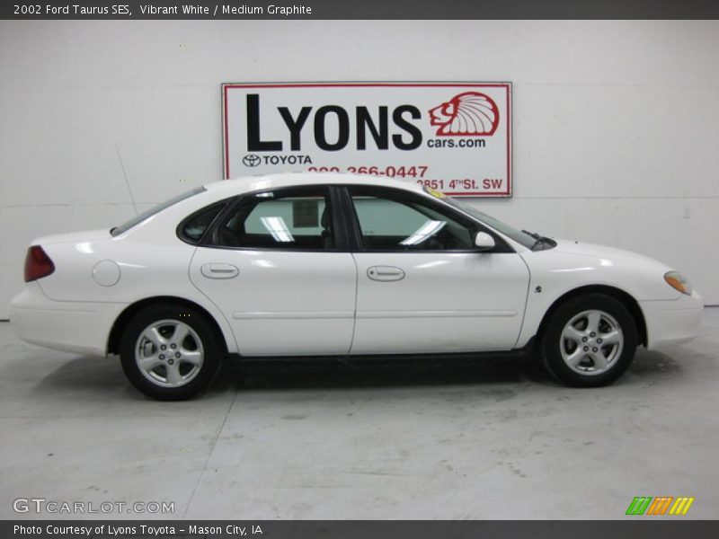 Vibrant White / Medium Graphite 2002 Ford Taurus SES