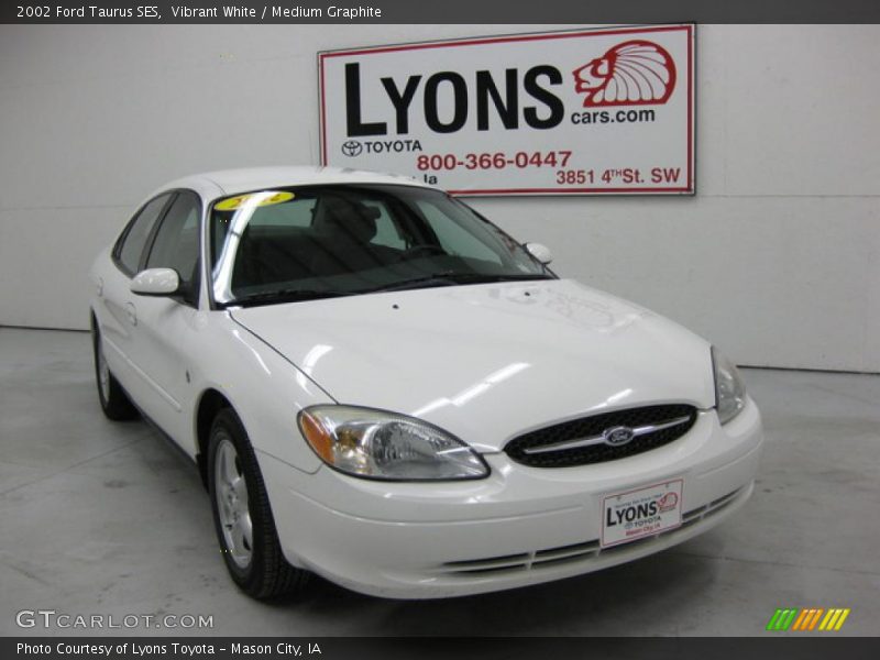Vibrant White / Medium Graphite 2002 Ford Taurus SES