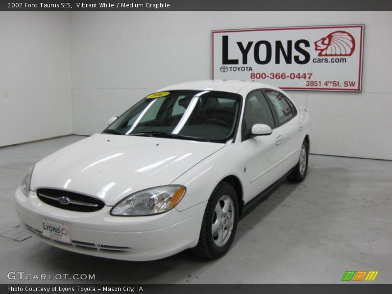 Vibrant White / Medium Graphite 2002 Ford Taurus SES