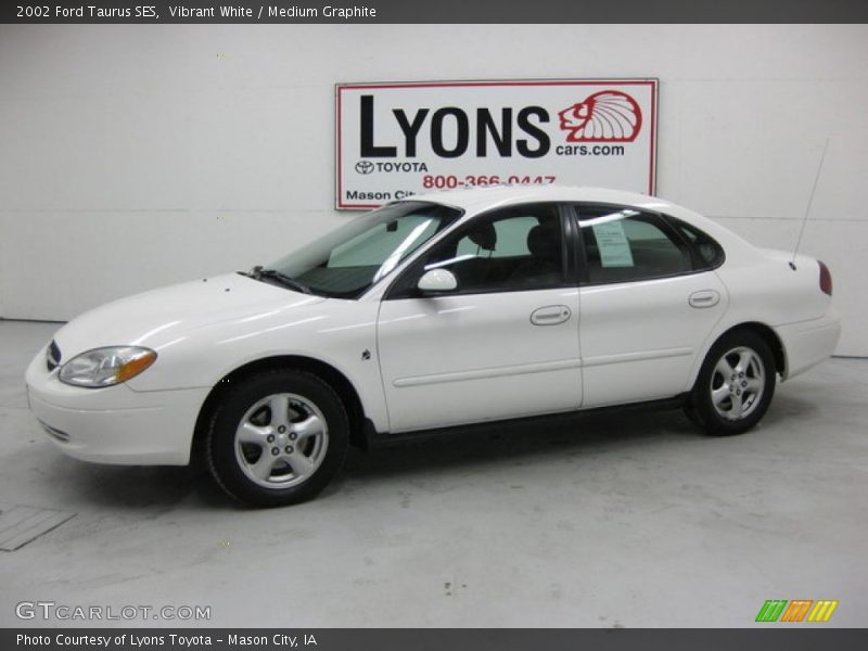 Vibrant White / Medium Graphite 2002 Ford Taurus SES