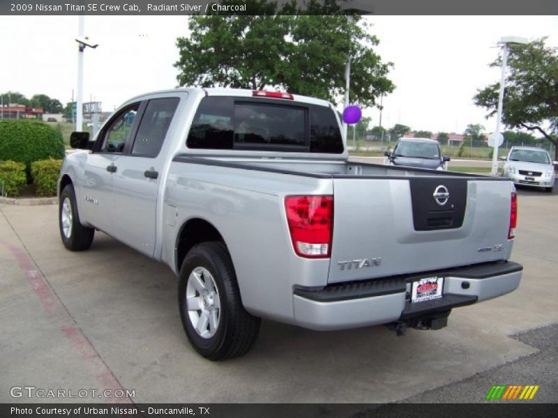 Radiant Silver / Charcoal 2009 Nissan Titan SE Crew Cab