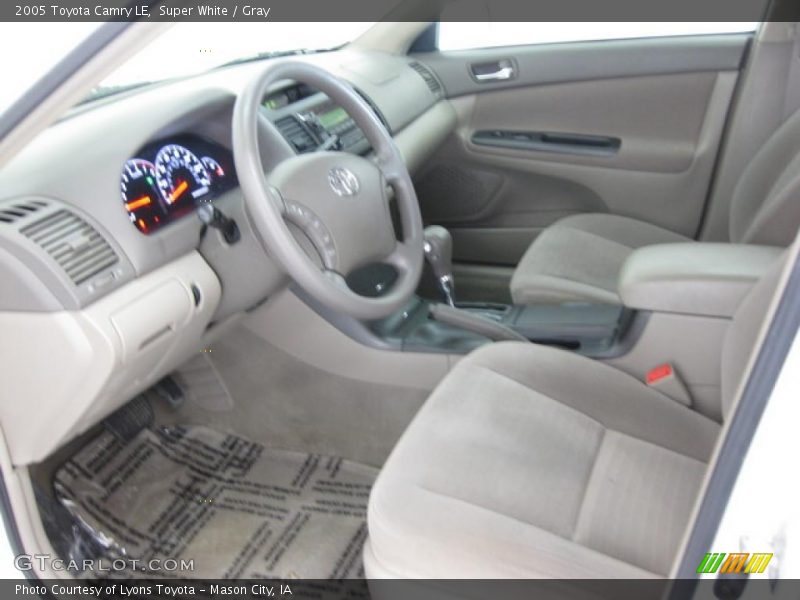 Super White / Gray 2005 Toyota Camry LE