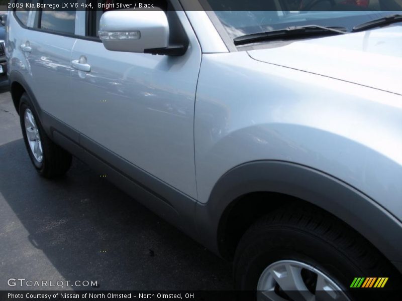 Bright Silver / Black 2009 Kia Borrego LX V6 4x4