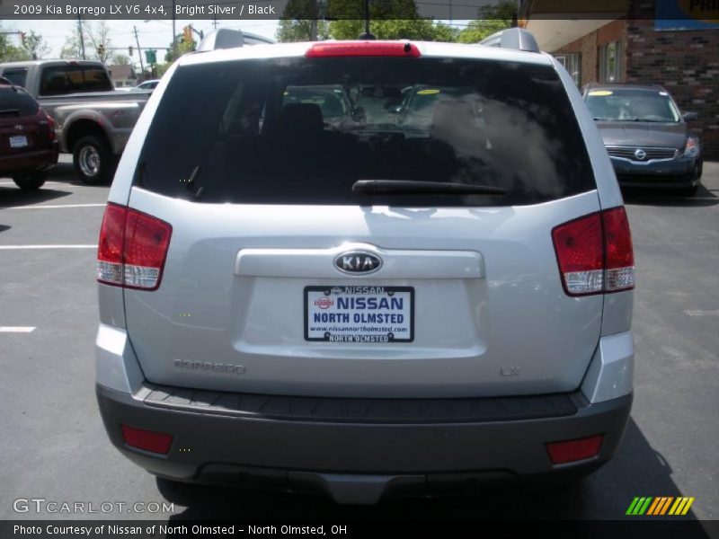 Bright Silver / Black 2009 Kia Borrego LX V6 4x4
