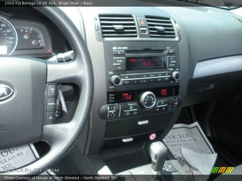 Bright Silver / Black 2009 Kia Borrego LX V6 4x4