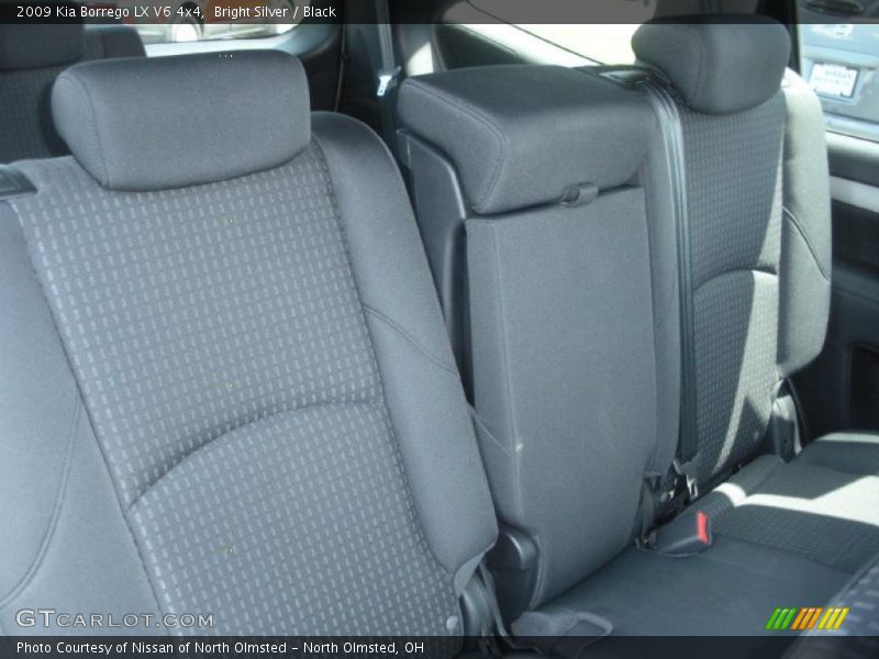 Bright Silver / Black 2009 Kia Borrego LX V6 4x4